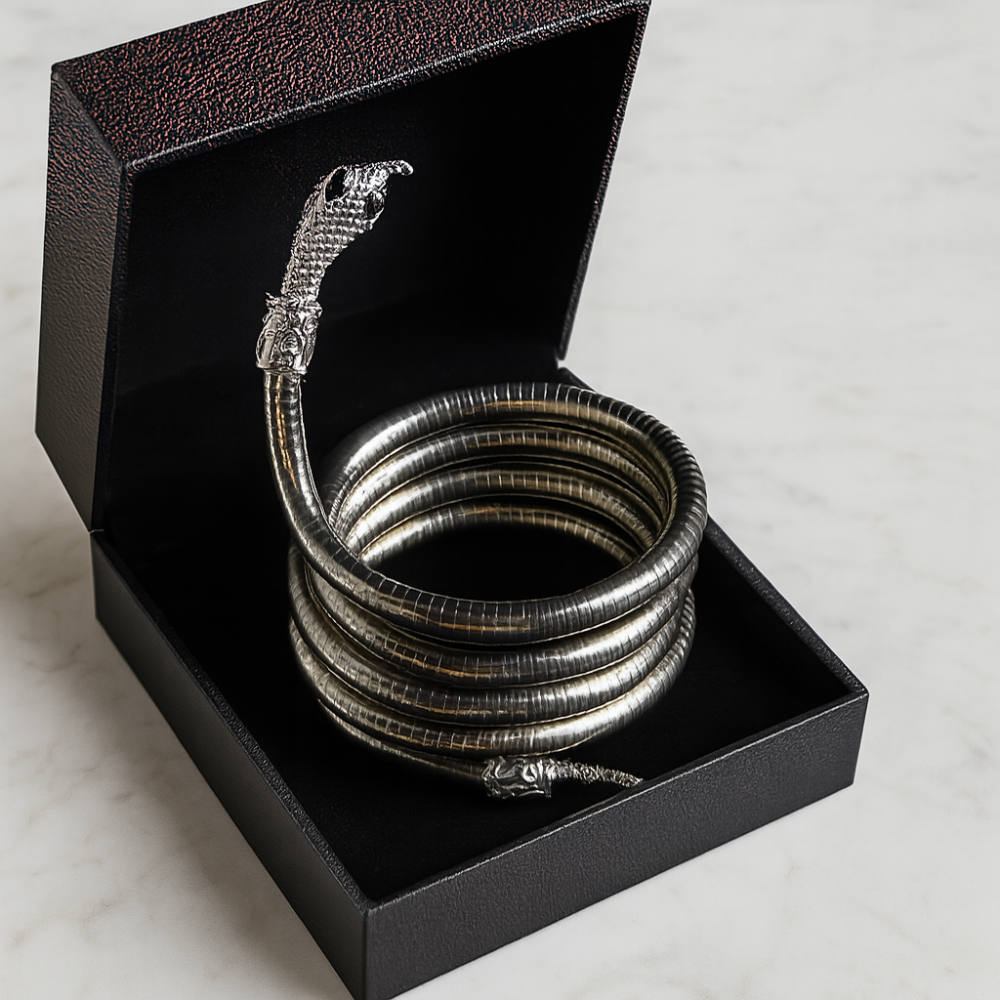 no-repeat center / cover url('https://cdn.shopify.com/s/files/1/0954/3257/3234/files/BilandiSchlangenBilandiGlatteMetallSchlangeHalskettefurFrauen_1_bd329f08-62e1-4e79-98f2-2496fb5d85d3.png?v=1759931309')