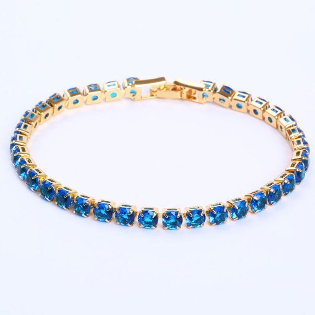 no-repeat center / cover url('https://cdn.shopify.com/s/files/1/0954/3257/3234/files/blau_saphir_armband_gold_seite_Crystalli1382_3513074b-5f59-4bb9-b6f6-66d10b8f1cb1.jpg?v=1759931310')