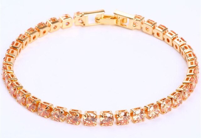 no-repeat center / cover url('https://cdn.shopify.com/s/files/1/0954/3257/3234/files/goldenes_armband_vorderseite_Crystalli1433_a381dd55-c7d3-407b-82d1-ba945646213a.jpg?v=1759931310')